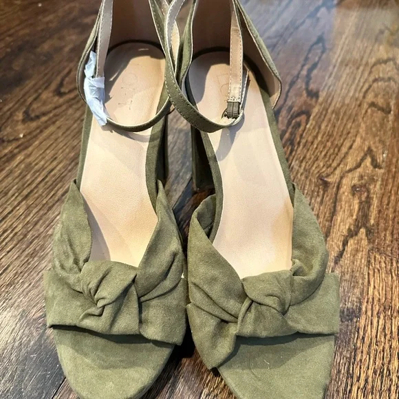 LOFT NWOT Green Block Heel Sandals with Ankle Strap - Picture 4 of 6